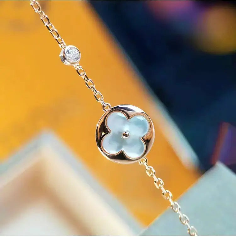 Retro Mother Of Pearl Color Blossom Diamond Flower Bracelet