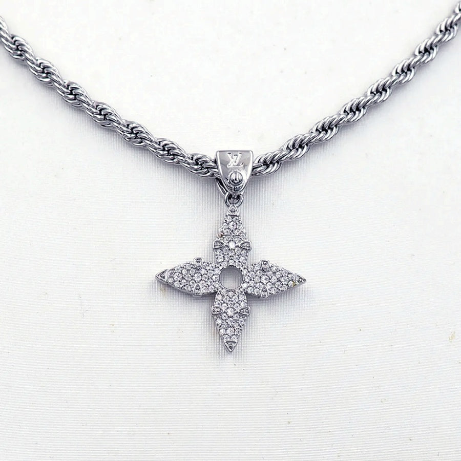 Chunky Pave Flower Rope Pendant Necklace