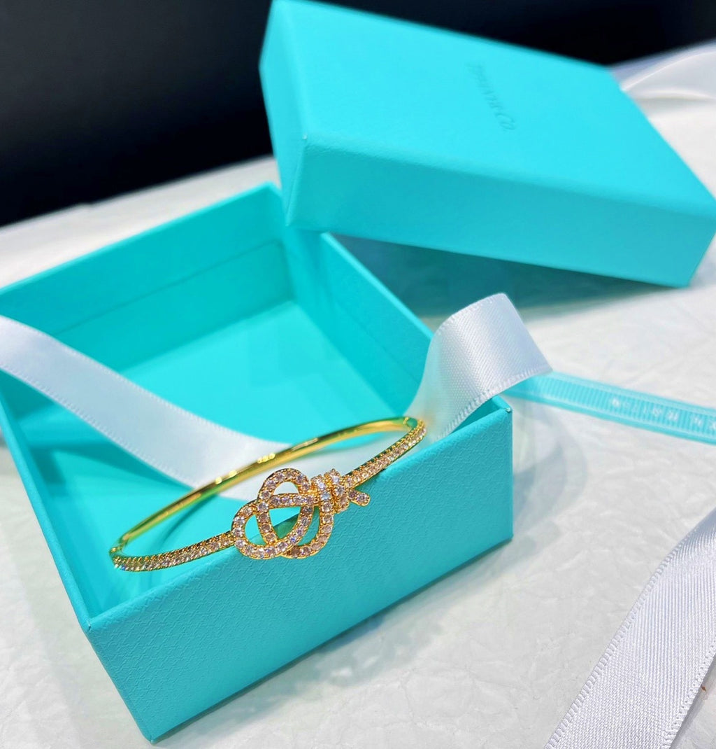 Stunning Diamond Knot Key Bracelet